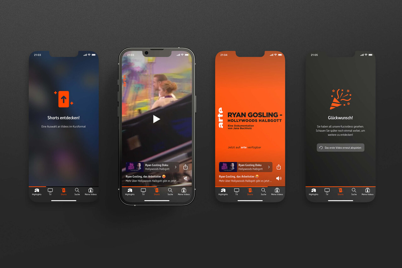 Vier Smartphone-Bildschirme zeigen die Benutzeroberfl&auml;che der ARTE-App in verschiedenen Ansichten und Designvarianten mit orangefarbenen und dunklen Farbschemen, die Videoinhalte, Men&uuml;optionen und Benutzerinteraktionen pr&auml;sentieren.