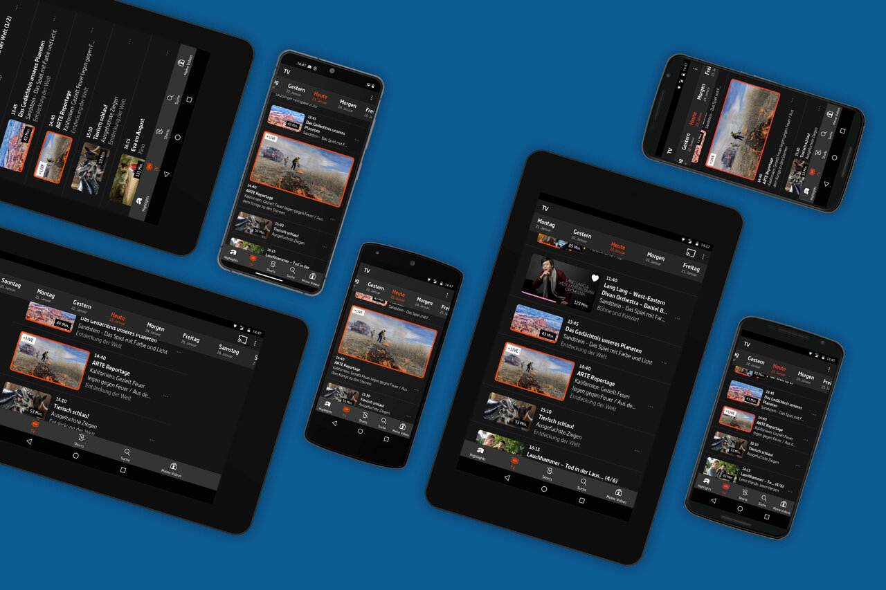 Mehrere Tablet- und Smartphone-Bildschirme mit der ARTE-App in dunklem Design, die verschiedene Seiten und Inhalte des Streaming-Dienstes auf unterschiedlichen Ger&auml;ten pr&auml;sentieren. Die Screenshots zeigen eine benutzerfreundliche Oberfl&auml;che mit Videothumbnails und Navigationselementen.