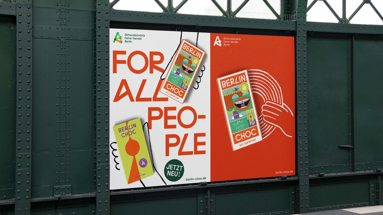 Zwei Plakate mit oranger und wei&szlig;er Farbgestaltung f&uuml;r Berlin Choc, eine fair gehandelte Bio-Schokolade. Markante Typografie und Illustration kommunizieren die Botschaft "For All People" und visualisieren die Nachhaltigkeitsaspekte des Produkts.