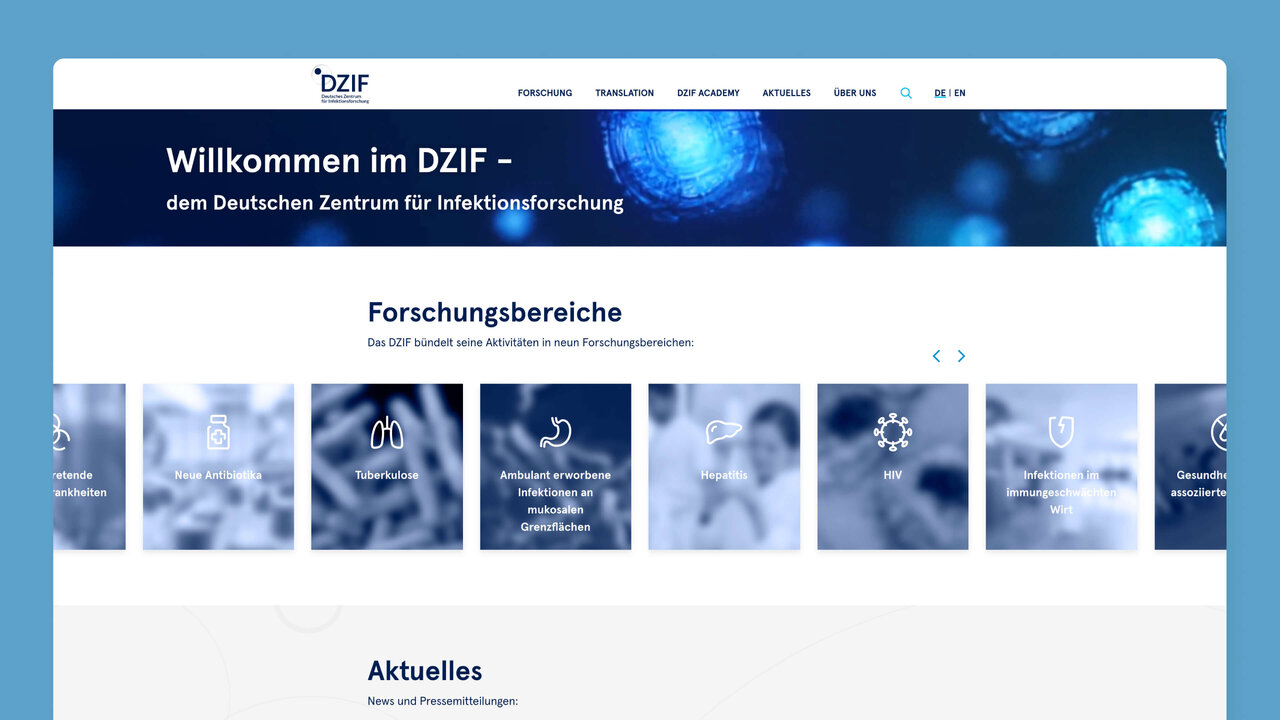Website-Startseite des Deutschen Zentrums f&uuml;r Infektionsforschung (DZIF) mit blauer Hintergrundgrafik, Navigation und &Uuml;bersicht der Forschungsbereiche in wissenschaftlich-medizinischem Design.