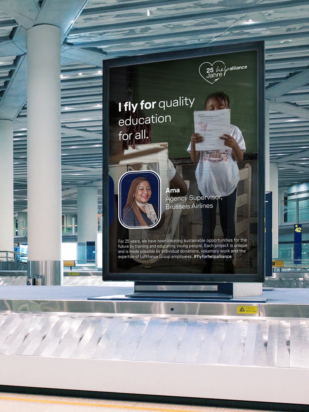 Ein Werbeplakat der Jet-Airline mit der Botschaft "I fly for quality education for all" zeigt eine Flughafen-Anzeigetafel. Ein Profilbild einer Flugzeug-Agentur-Supervisorin ist neben einem Kind zu sehen, das ein Dokument h&auml;lt.