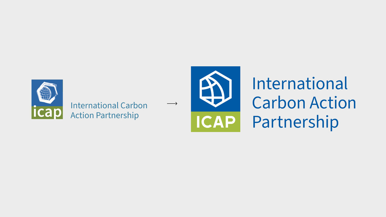 Logo-Entwicklung f&uuml;r die International Carbon Action Partnership (ICAP), die eine &Uuml;berarbeitung des visuellen Erscheinungsbildes von einem blauen quadratischen Logo mit Buchstaben zu einem modernen, klaren Design mit blau-gr&uuml;ner Farbpalette und ausgeschriebenem Organisationsnamen zeigt.
