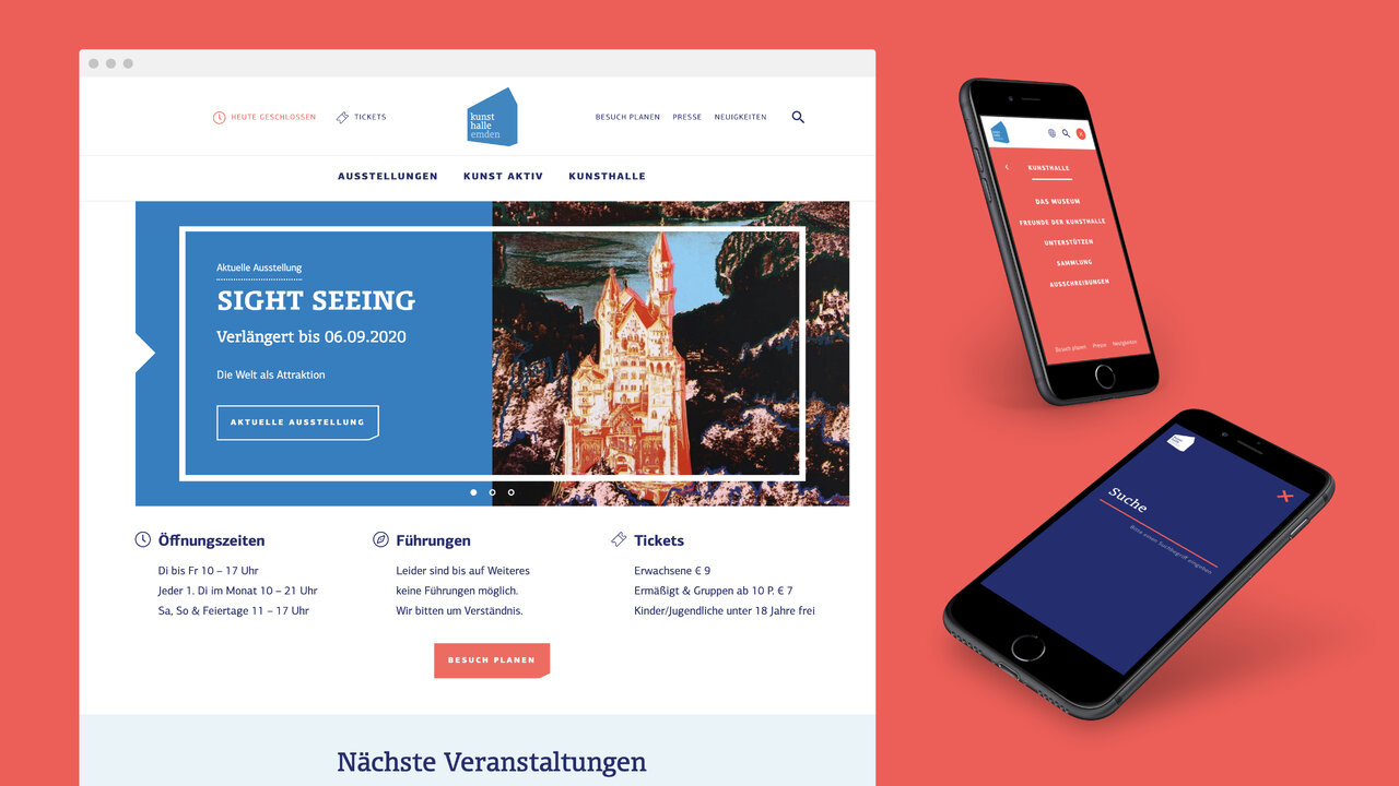 Responsive Webdesign f&uuml;r eine Veranstaltungs-Website mit blauem Header und Konzertfoto, dargestellt auf Desktop-Bildschirm und zwei Smartphone-Screens in roter und blauer Farbgebung.