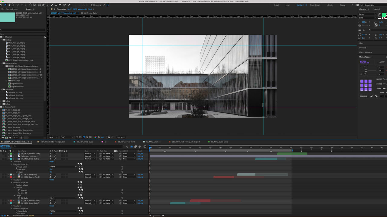 Nach Effects Arbeitsoberfl&auml;che mit einem Screenshot eines modernen Geb&auml;udes, das in Schwarz-Wei&szlig;-T&ouml;nen gerendert wurde, mit Zeitachse und Bedienfeldern im Vordergrund.