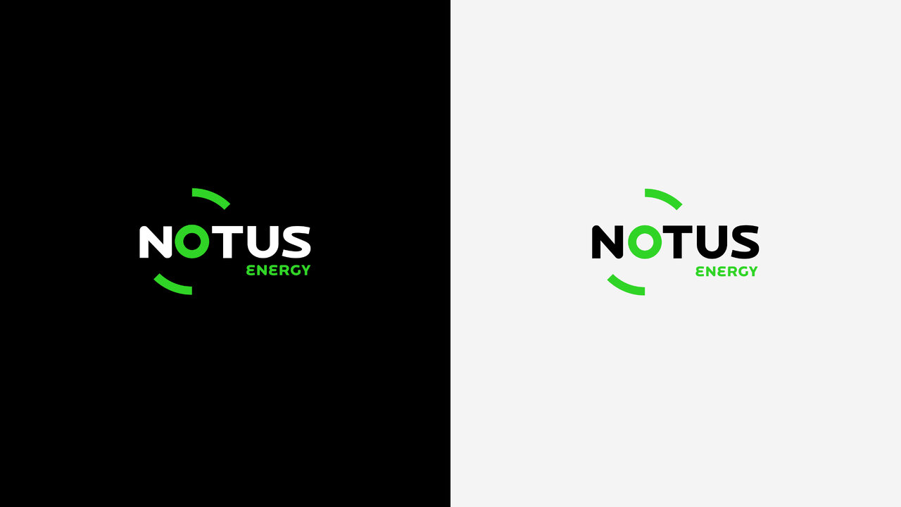 Zwei Varianten des Notus Energy Logos in Wei&szlig; und Gr&uuml;n auf schwarzem und wei&szlig;em Hintergrund, mit einer kreisf&ouml;rmigen geschwungenen Linie um den Schriftzug.