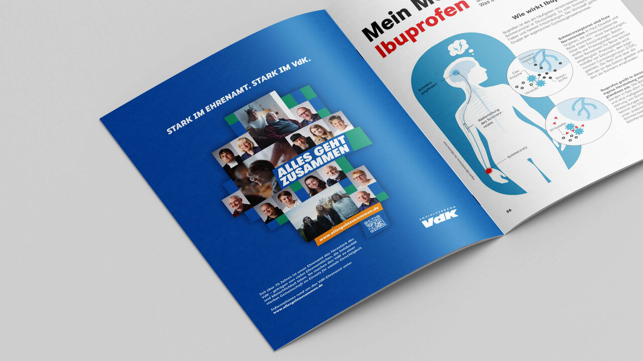 Ein Doppelseitenspread eines Magazins oder Buches mit einer blau-grauen Designseite zeigt eine Collage von Portr&auml;ts und der rechten Seite mit einer Grafik zum menschlichen K&ouml;rper und Text.