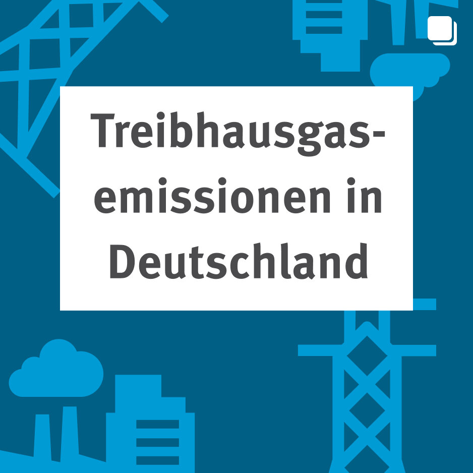 Grafische Darstellung des Themas Treibhausgasemissionen in Deutschland mit wei&szlig;em Textfeld vor blauem Hintergrund mit industriellen Symbolen wie Wolken, Geb&auml;uden und einem Kran.