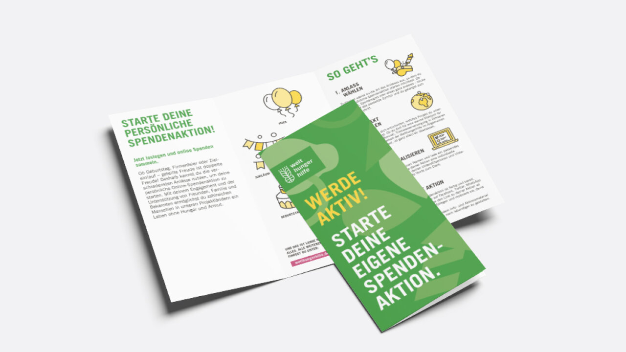 Gr&uuml;ne Faltbl&auml;tter der Welthungerhilfe-Kampagne in verschiedenen Ansichten, die Informationen &uuml;ber Aktionen gegen Hunger pr&auml;sentieren, mit klarer Typografie und einem minimalistischen Design.